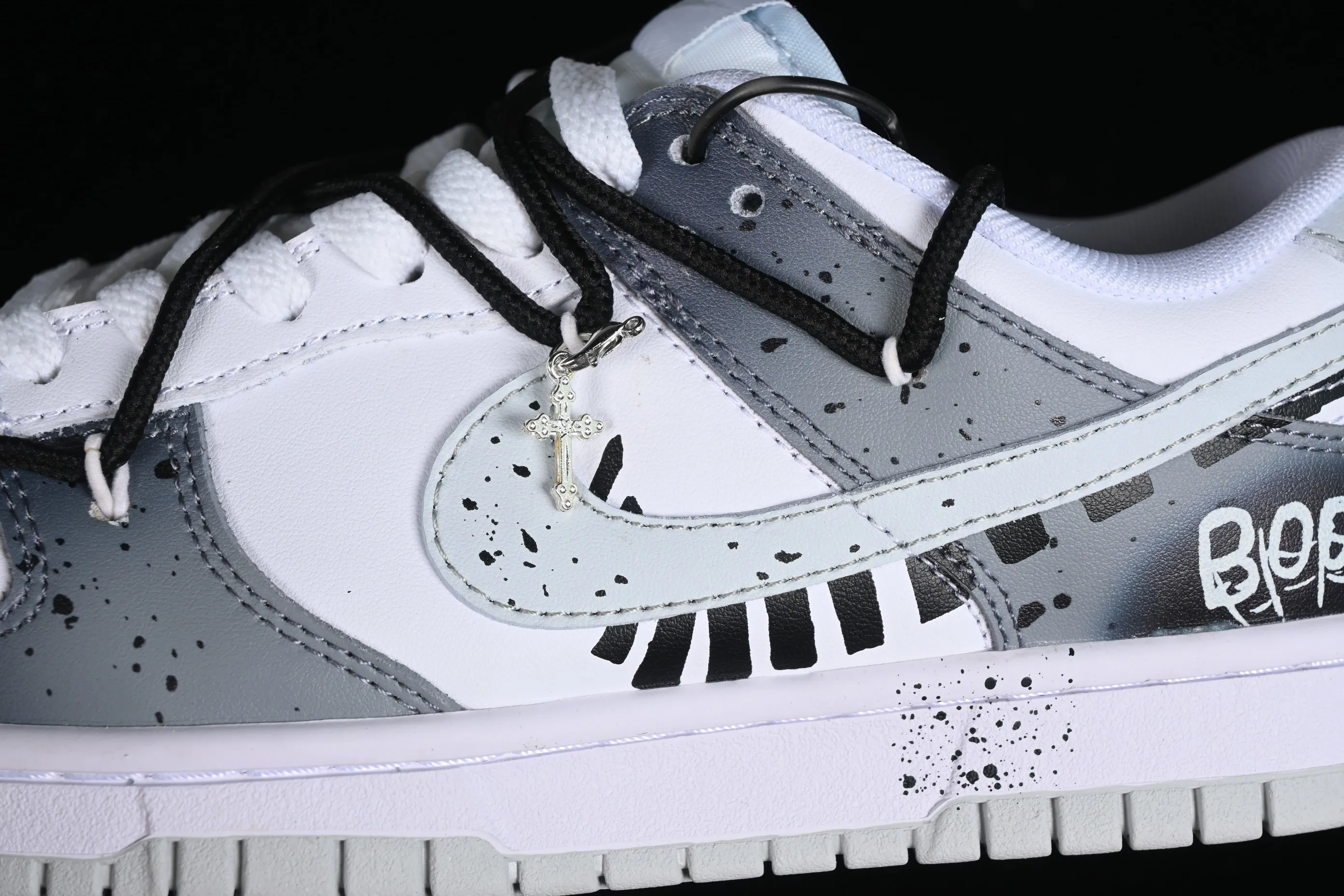 All categories Nk SB Dunk series Nk SB Dunk Low Low-top sneakers Nk Dunk Low Splash ink graffiti Double hook Halloween cross Old gradient SB strap low-top casual sneakers DV0831-101
